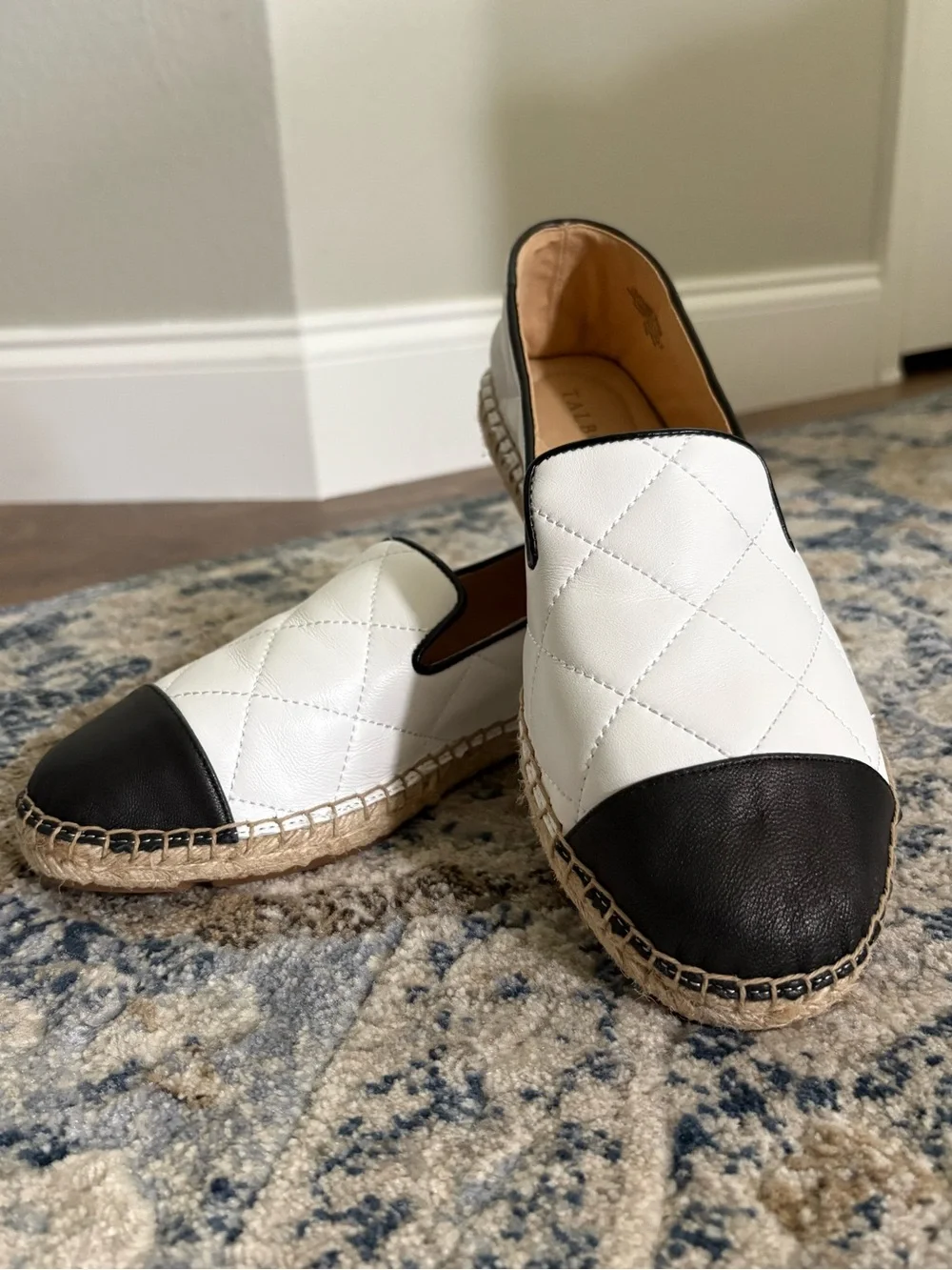 TALBOTS Women Izzy Quilted Nappa Espadrilles Leather Flat Shoes Size 8.5
